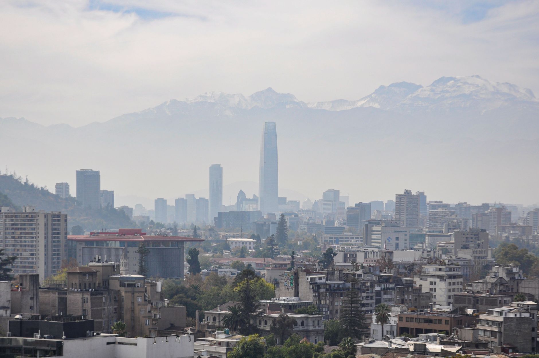 Vista de Santiago con la cordillera al fondo